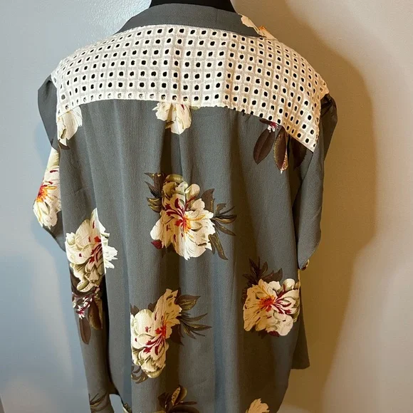 SHEIN Grey Flowery Flowy Blouse, 4XL, never worn - Picture 2 of 4